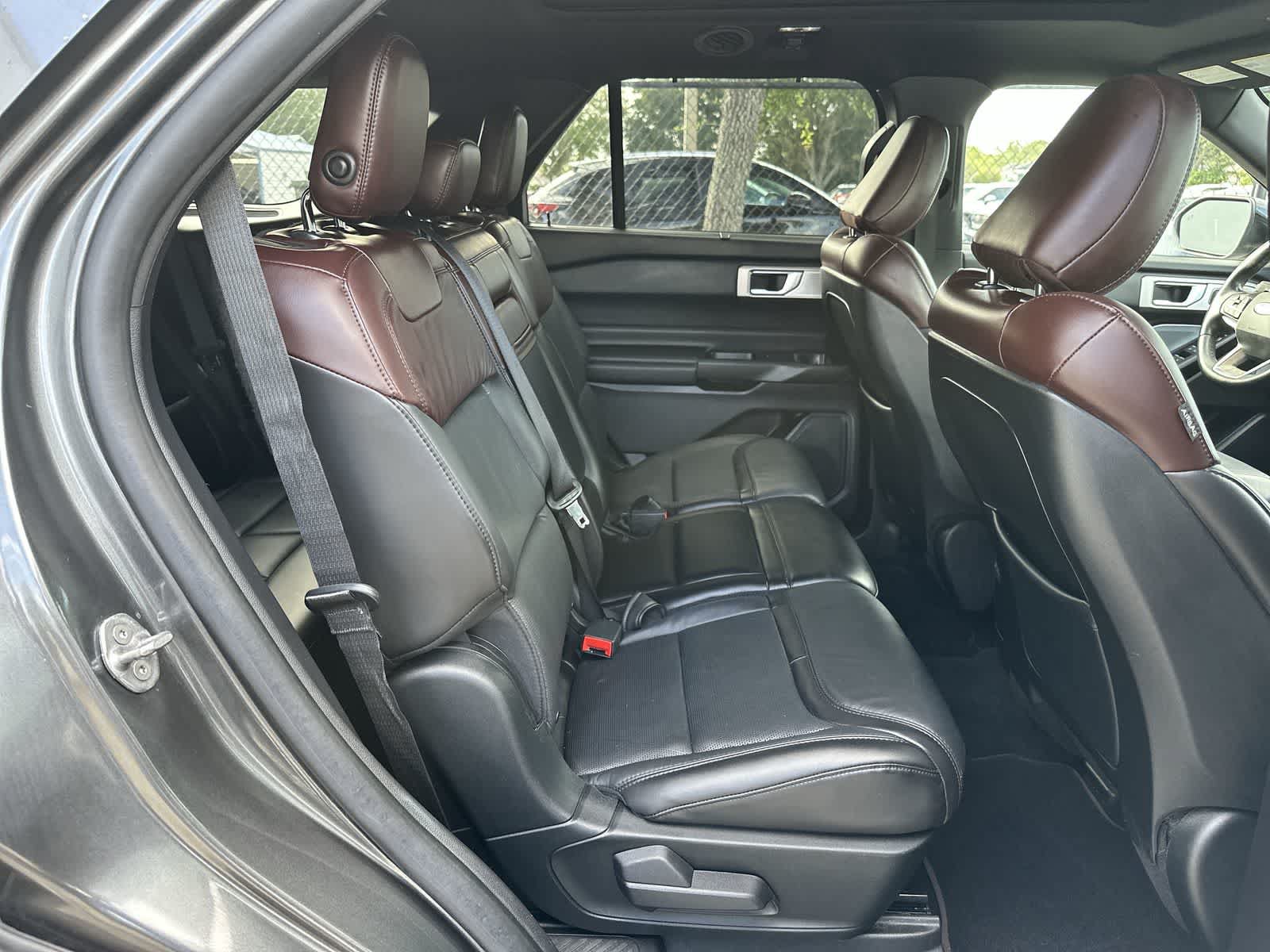 Used 2020 Ford Explorer Platinum w/ Premium Technology Package AWD/4WD image 18
