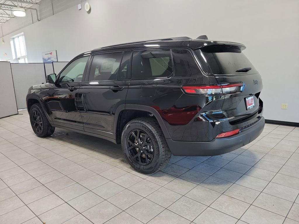 New 2025 Jeep Grand Cherokee L Altitude image 4