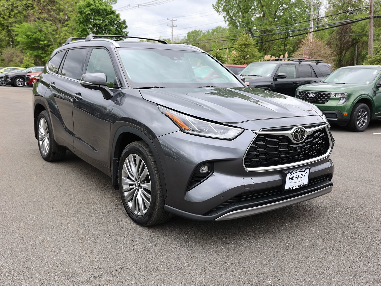 Used 2023 Toyota Highlander Platinum AWD/4WD image 1