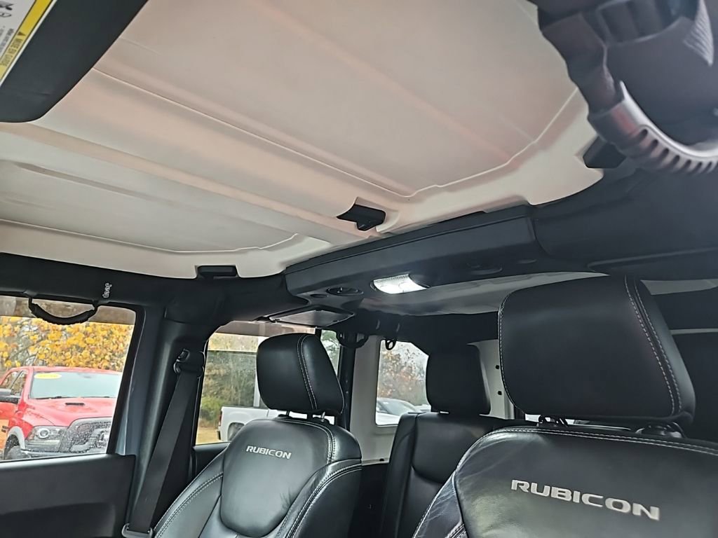 Used 2015 Jeep Wrangler Unlimited Rubicon w/ Connectivity Group image 16