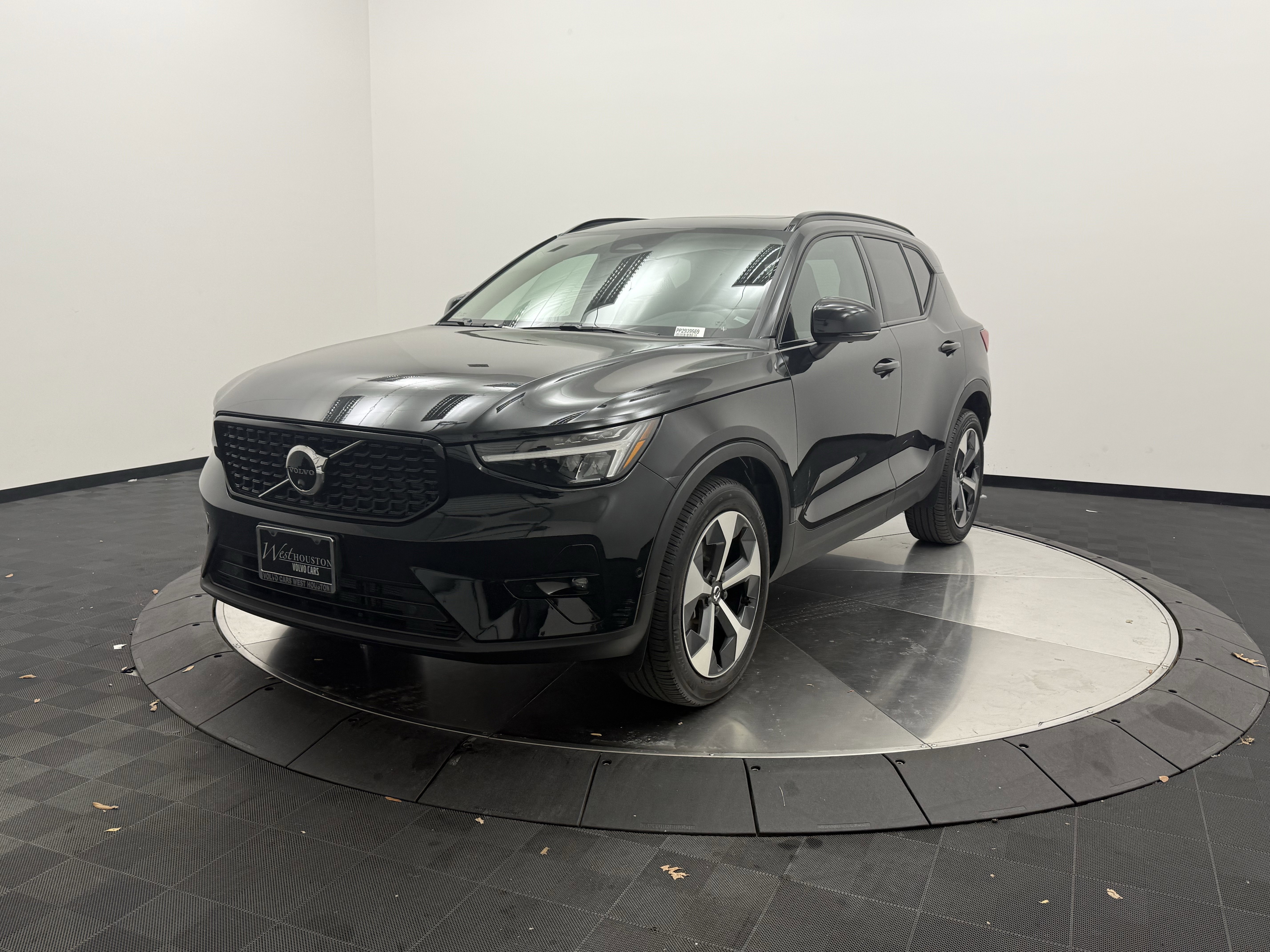 Certified 2023 Volvo XC40 B5 Plus w/ Driver Assist Package image 3