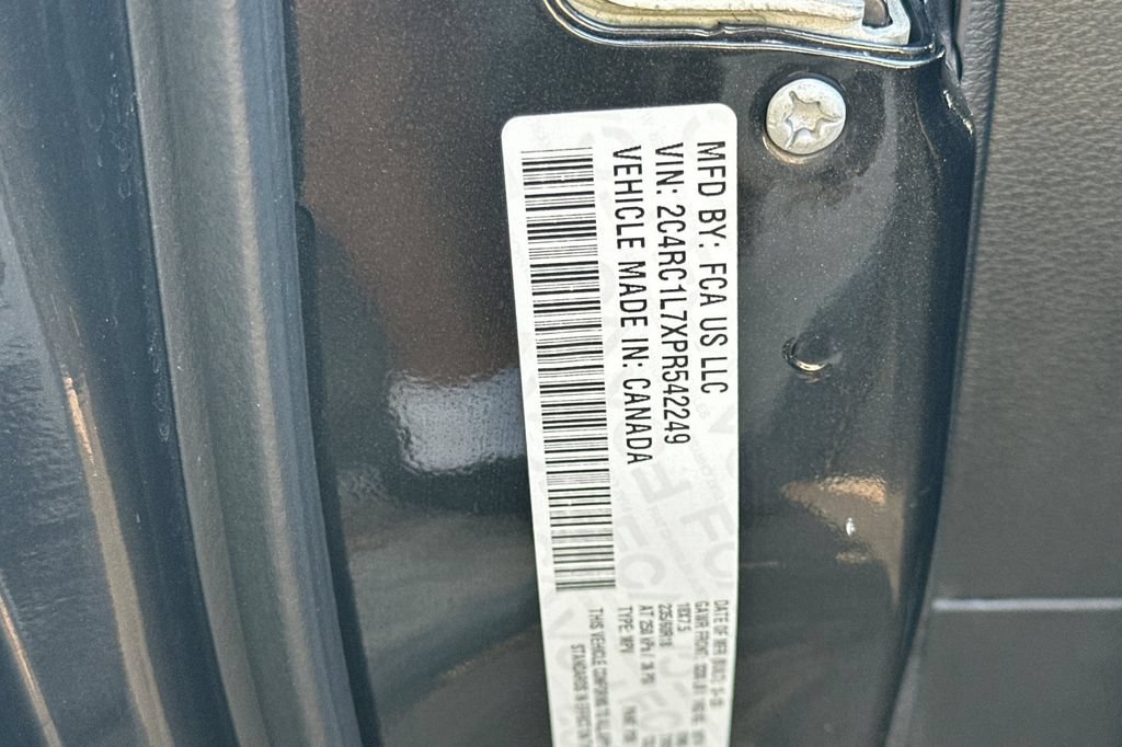 Used 2023 Chrysler Pacifica Touring-L w/ Uconnect Theater Family Group FWD image 31