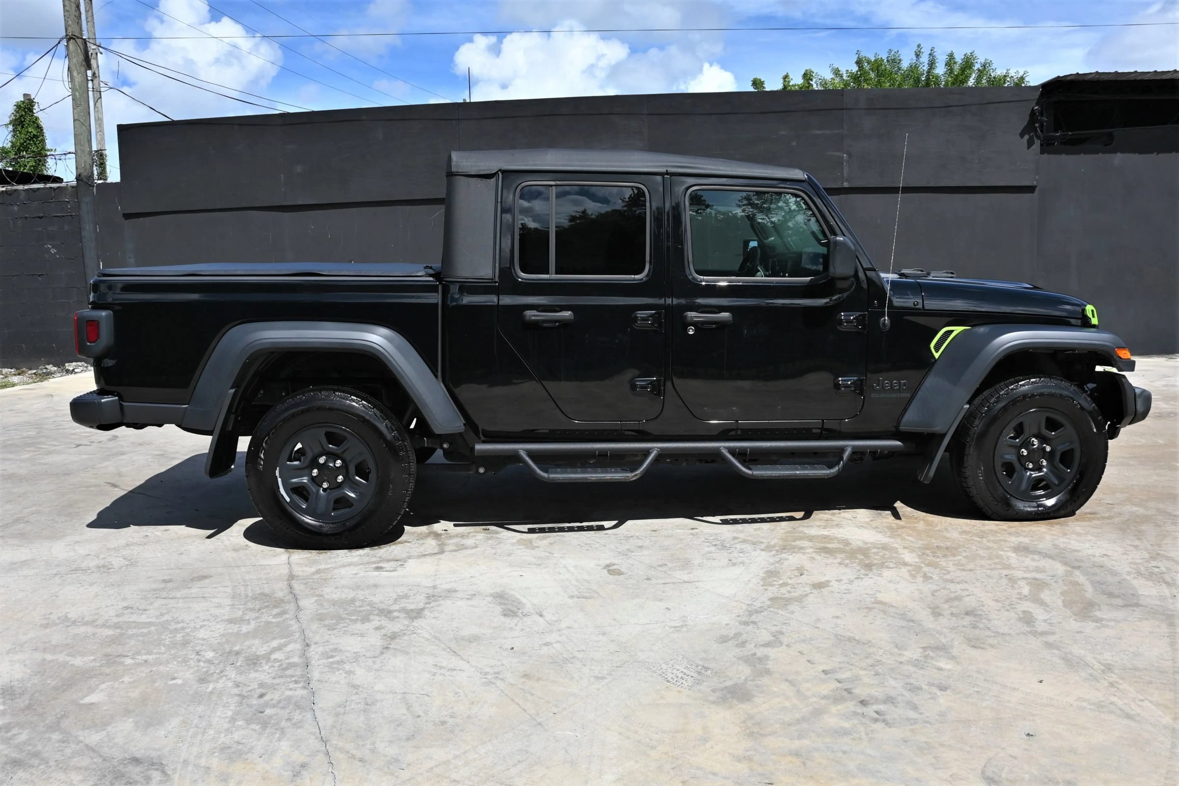 Used 2021 Jeep Gladiator Sport w/ Auxiliary Switch Group AWD/4WD image 6