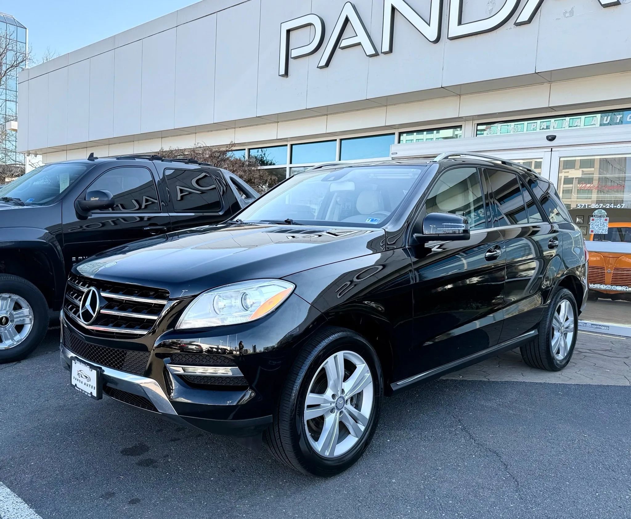 Used 2014 Mercedes-Benz ML 350 4MATIC w/ Premium 1 Package image 3