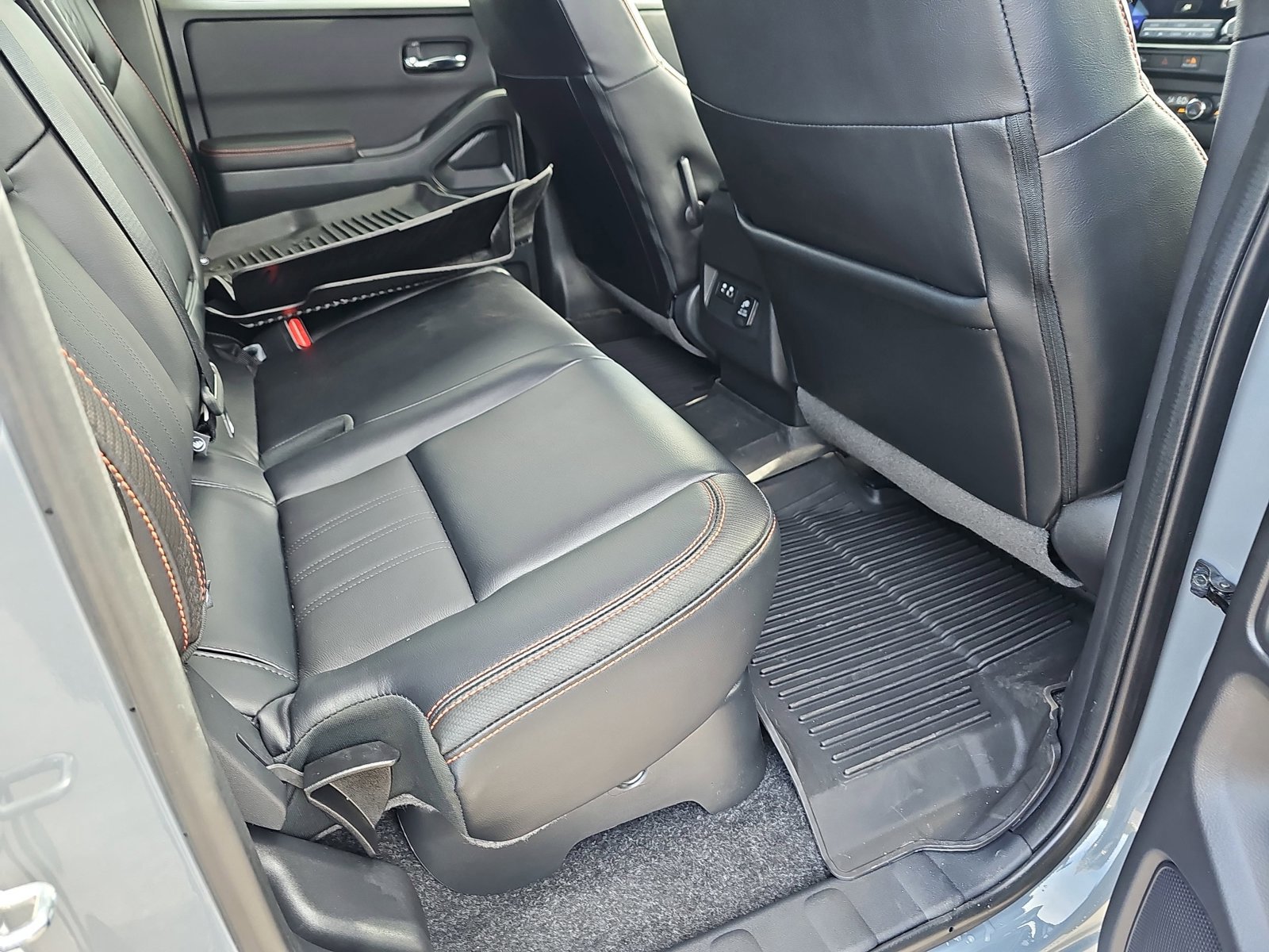 Used 2024 Nissan Frontier PRO-4X w/ Pro Premium Package image 11
