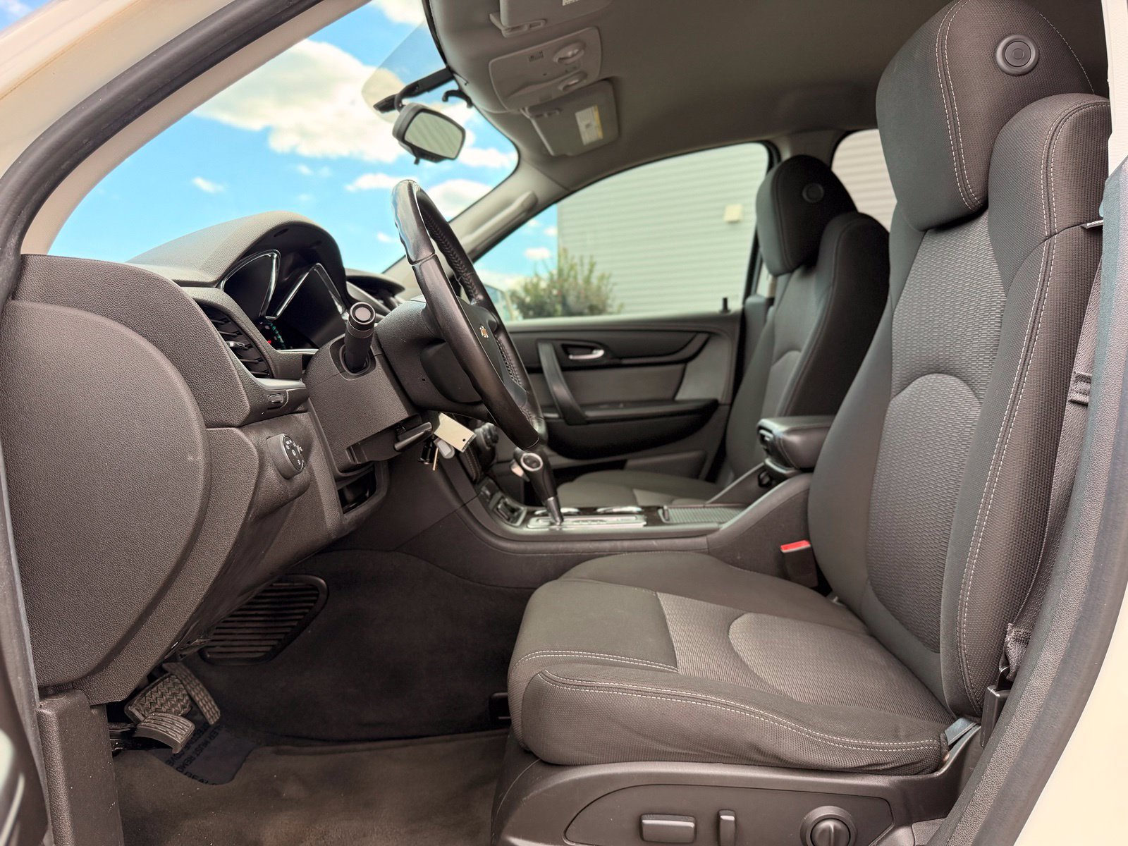 Used 2015 Chevrolet Traverse LT AWD/4WD image 16