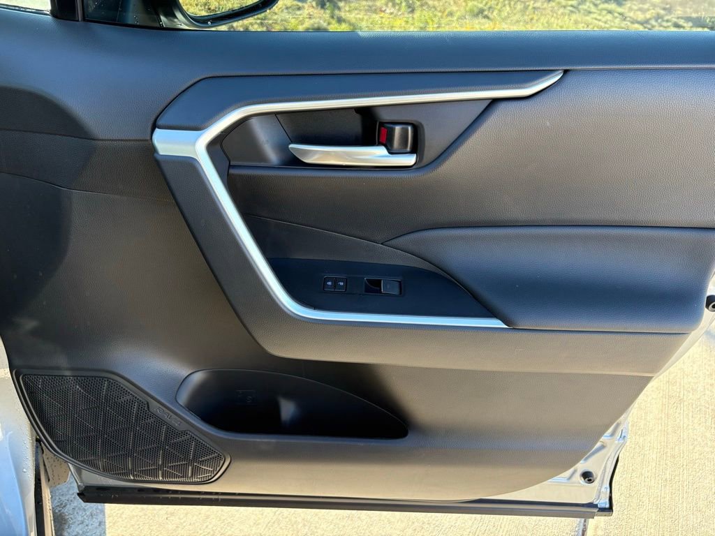 Used 2025 Toyota RAV4 XLE w/ Convenience Package image 30