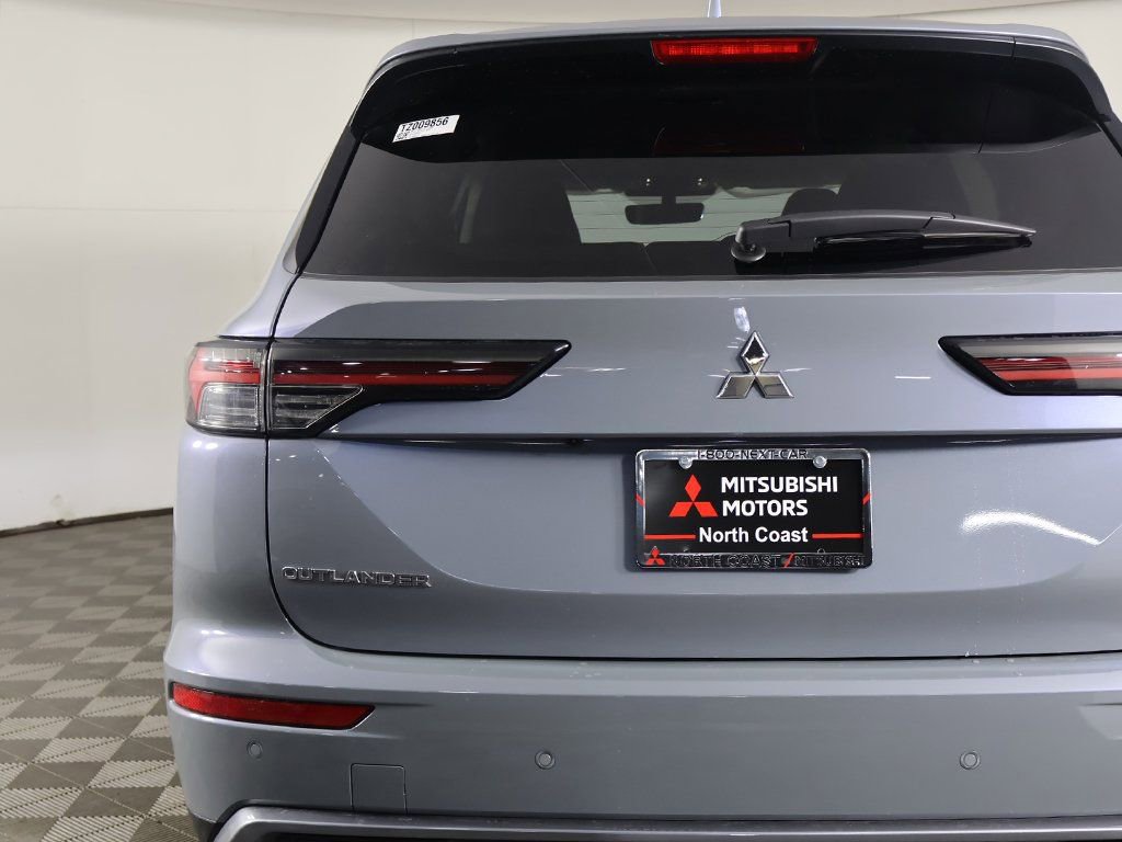 New 2026 Mitsubishi Outlander SE image 17