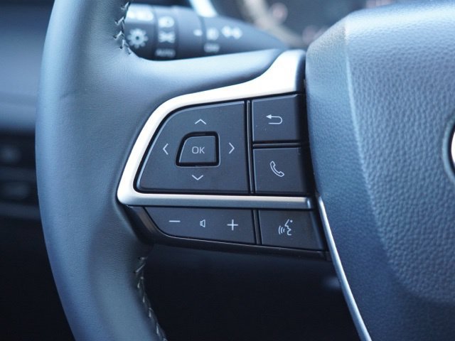 Used 2024 Toyota Highlander XLE AWD/4WD image 25