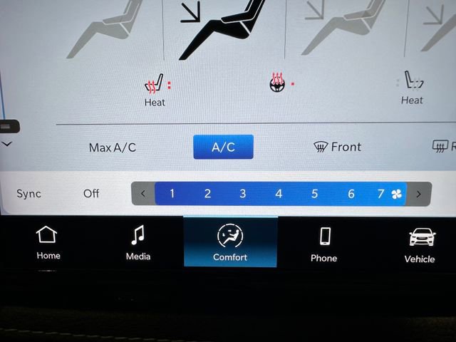 Used 2022 Chrysler Pacifica Touring-L AWD/4WD image 12