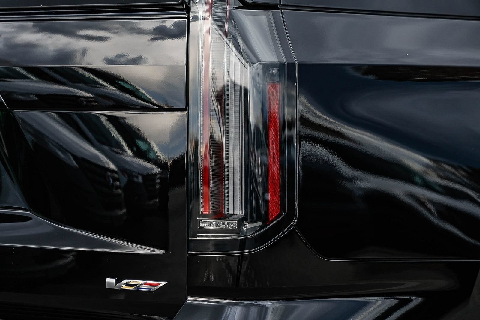 Used 2025 Cadillac Escalade V AWD/4WD image 9