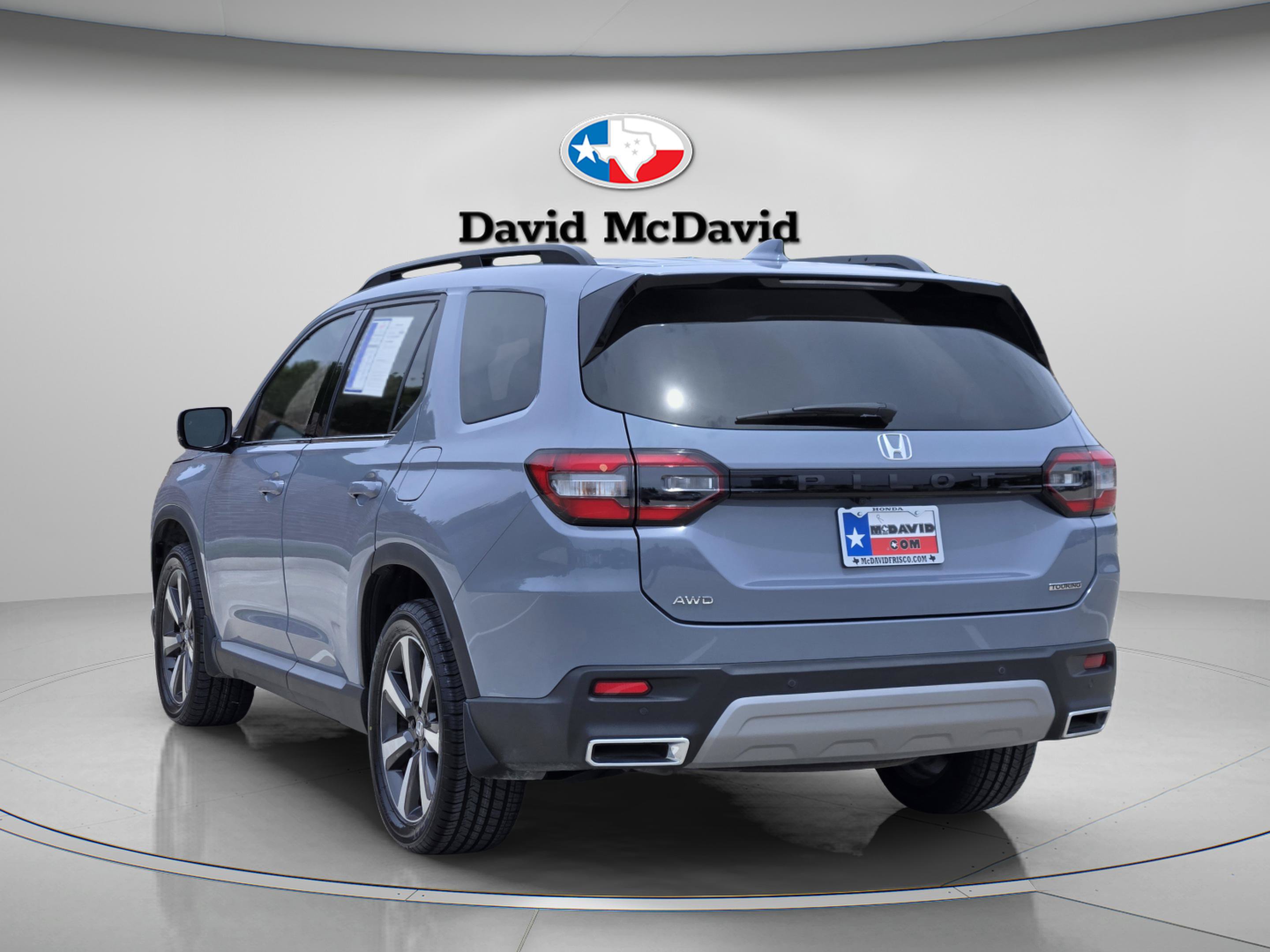 Certified 2025 Honda Pilot Touring image 4