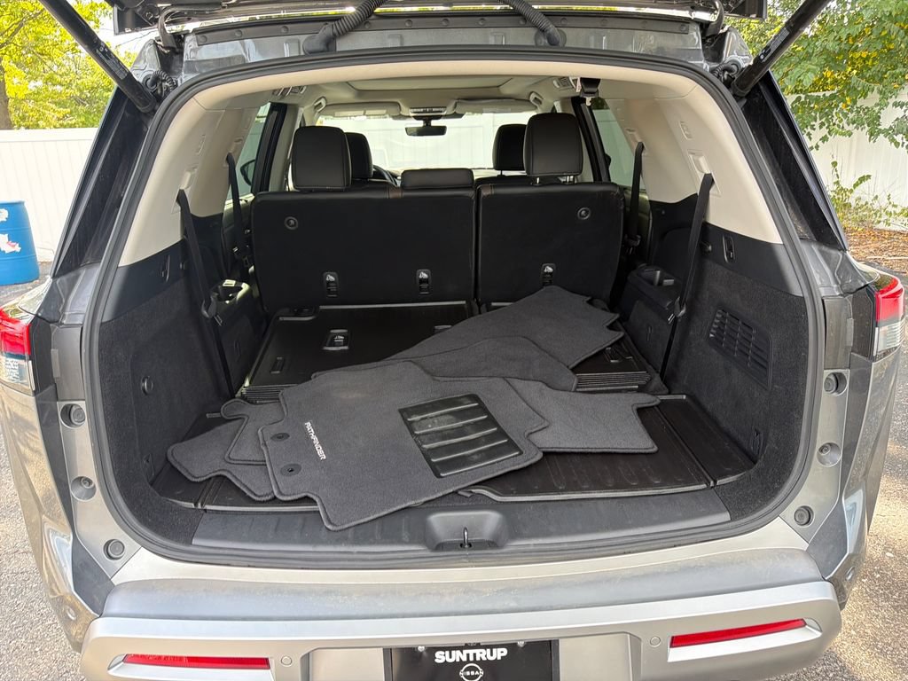 Certified 2025 Nissan Pathfinder Platinum w/ Cargo Package AWD/4WD image 29