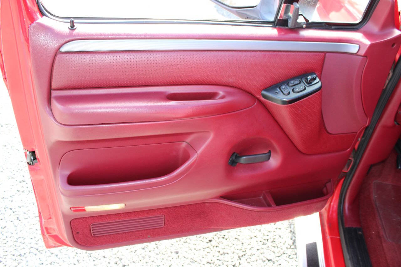 Used 1995 Ford F150 XLT image 16