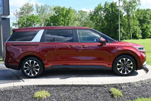 Used 2022 Kia Carnival EX FWD image 4