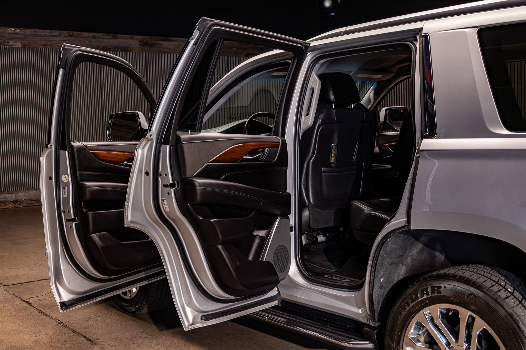 Used 2020 Cadillac Escalade 2WD image 28