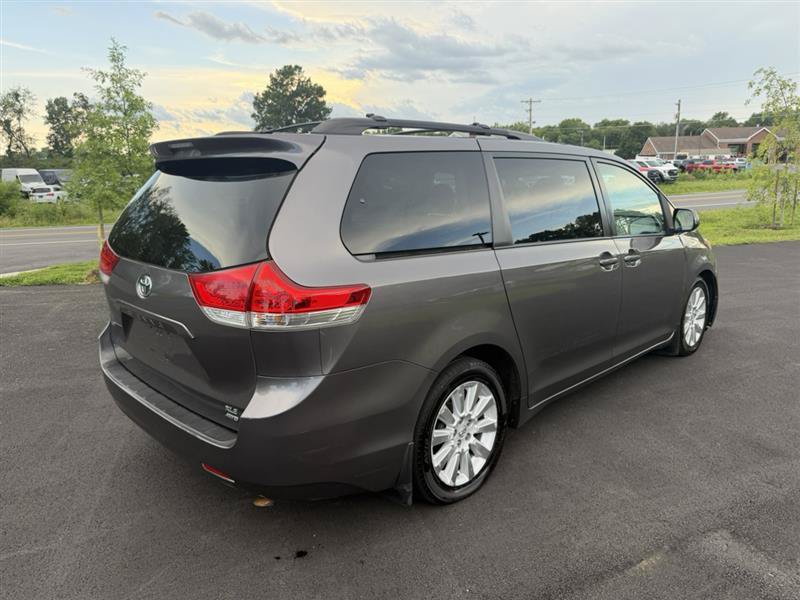 Used 2013 Toyota Sienna XLE AWD/4WD image 5