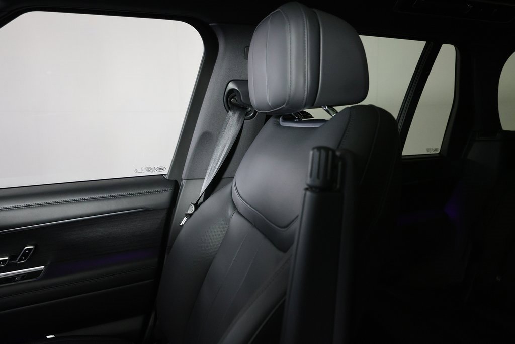 Used 2025 Land Rover Range Rover SE image 40