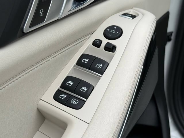 Used 2026 BMW X7 xDrive40i w/ M Sport Package AWD/4WD image 19