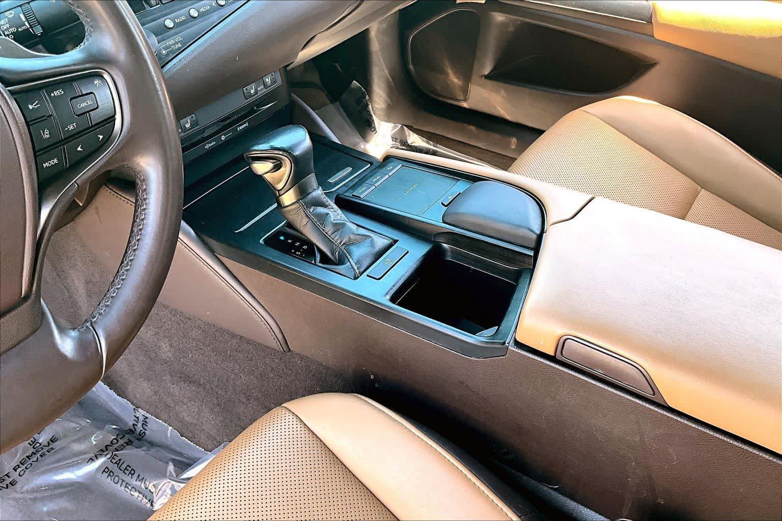 Used 2020 Lexus ES 350 w/ Premium Package FWD image 16