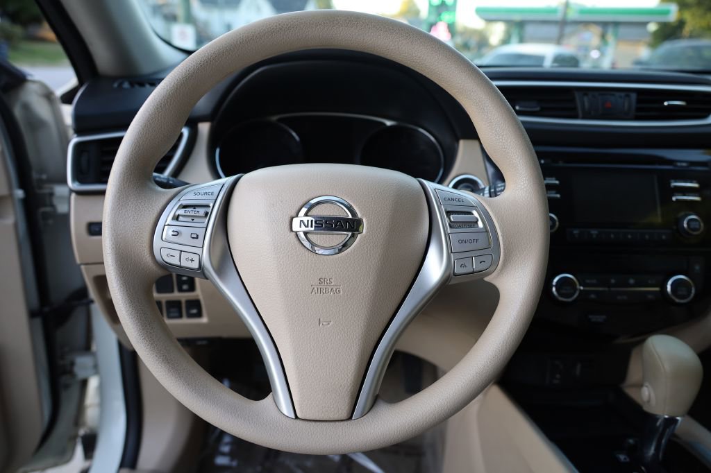 Used 2014 Nissan Rogue SV image 22