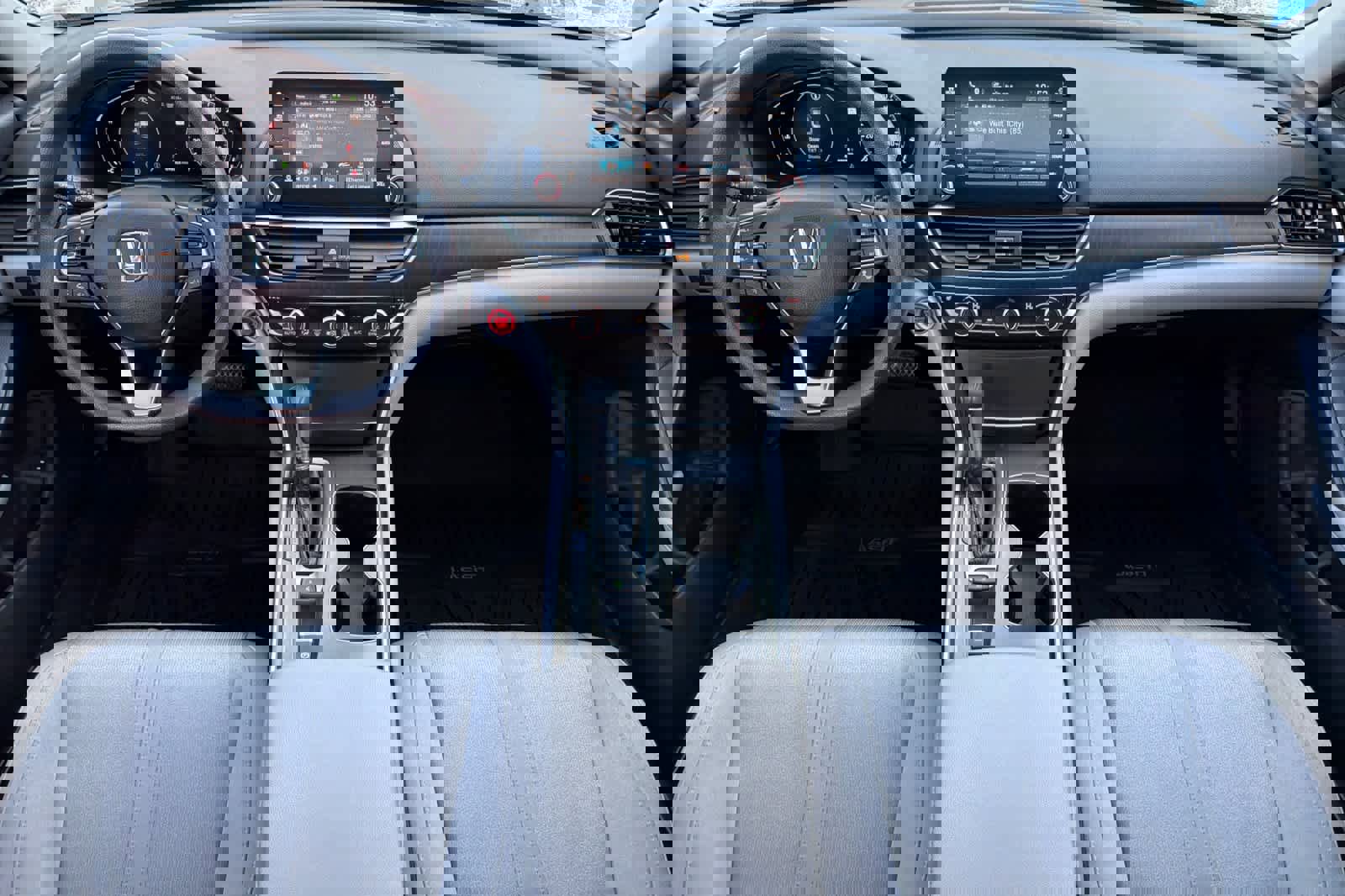 Used 2018 Honda Accord EX image 3