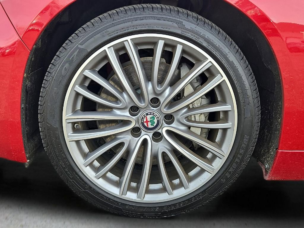 Used 2018 Alfa Romeo Giulia Ti w/ Quick Order Package 22X Lusso image 8