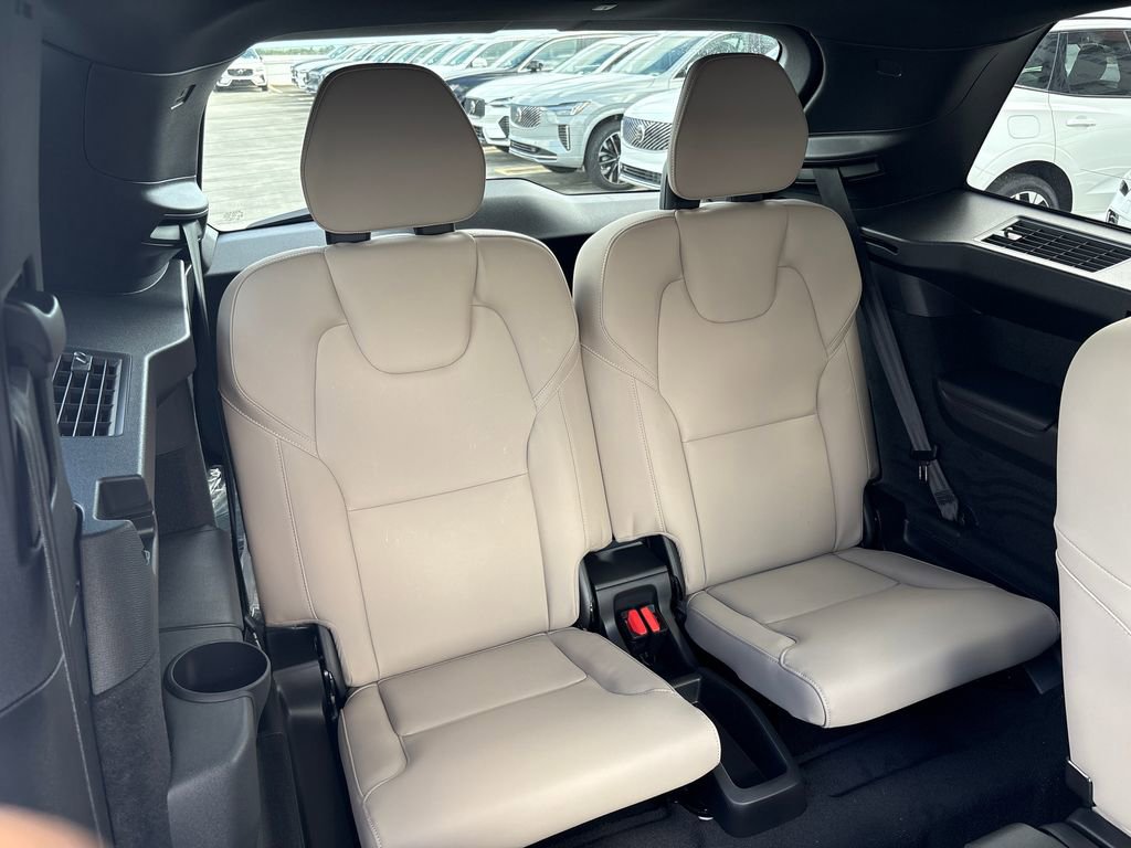 New 2026 Volvo XC90 T8 Core image 19