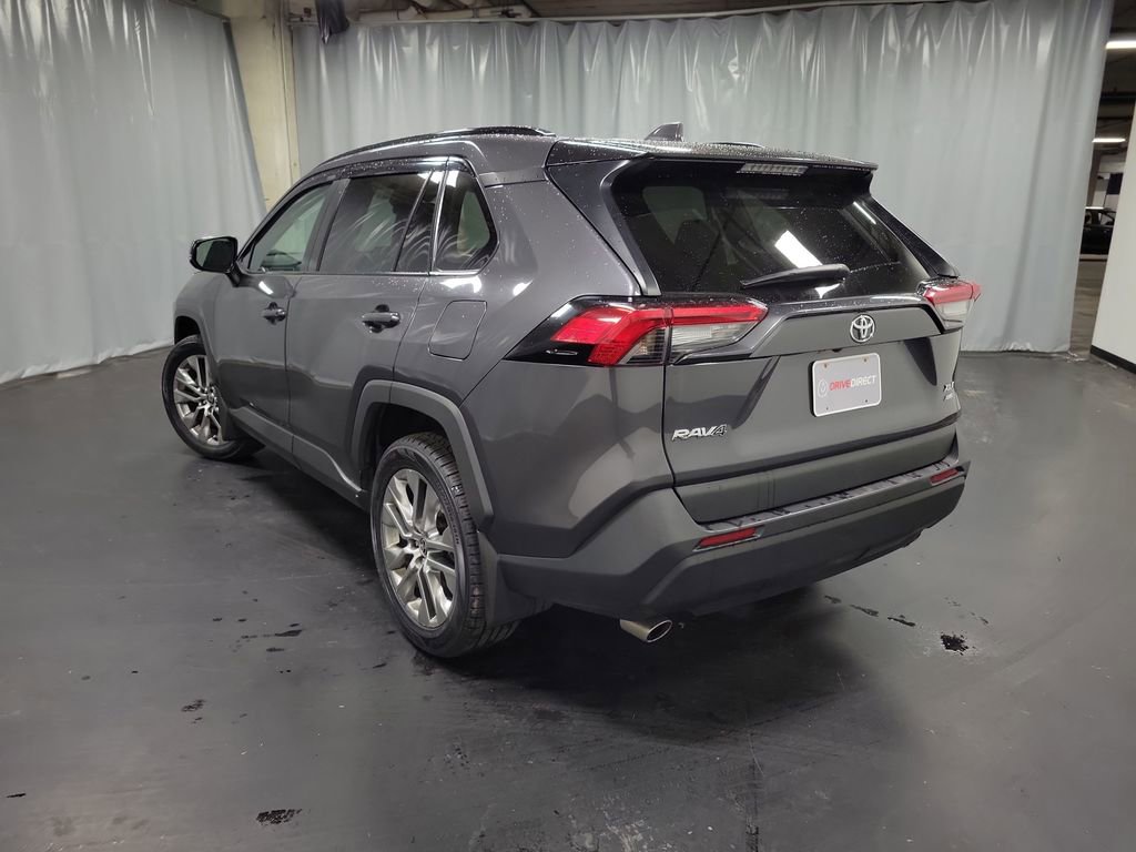 Used 2021 Toyota RAV4 XLE Premium image 6