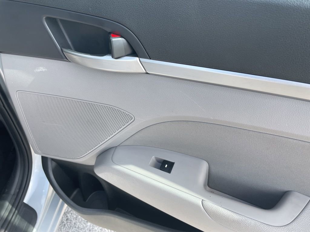 Used 2020 Hyundai Elantra SEL image 35