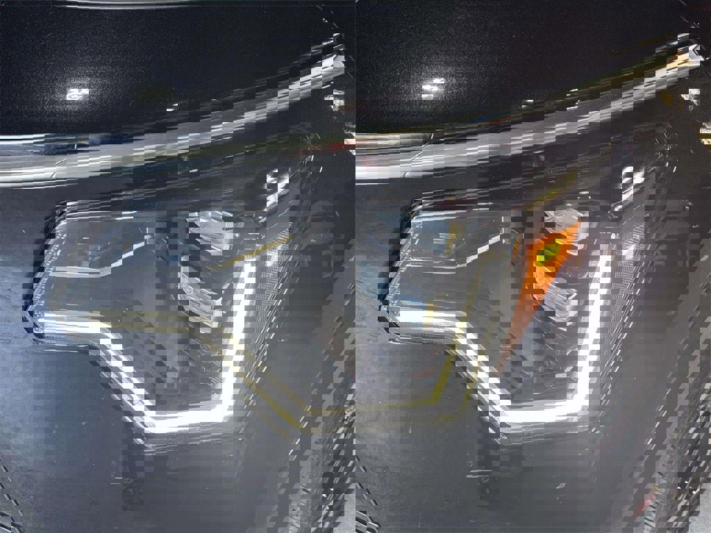 Used 2025 Kia Niro SX Touring image 8