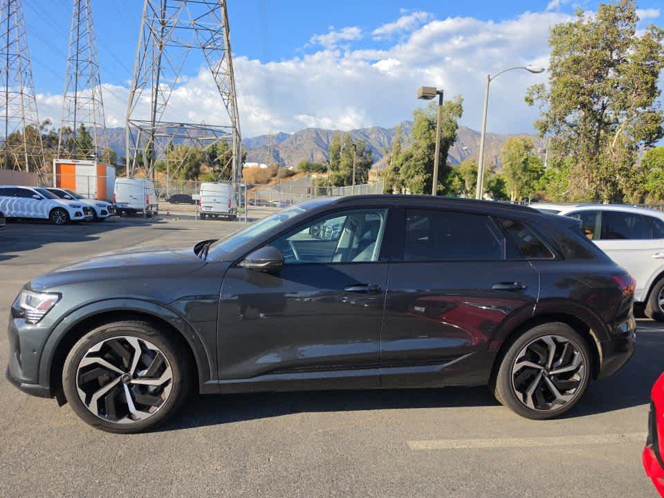 Used 2024 Audi Q8 e-tron Premium Plus w/ Premium Plus Package AWD/4WD image 11