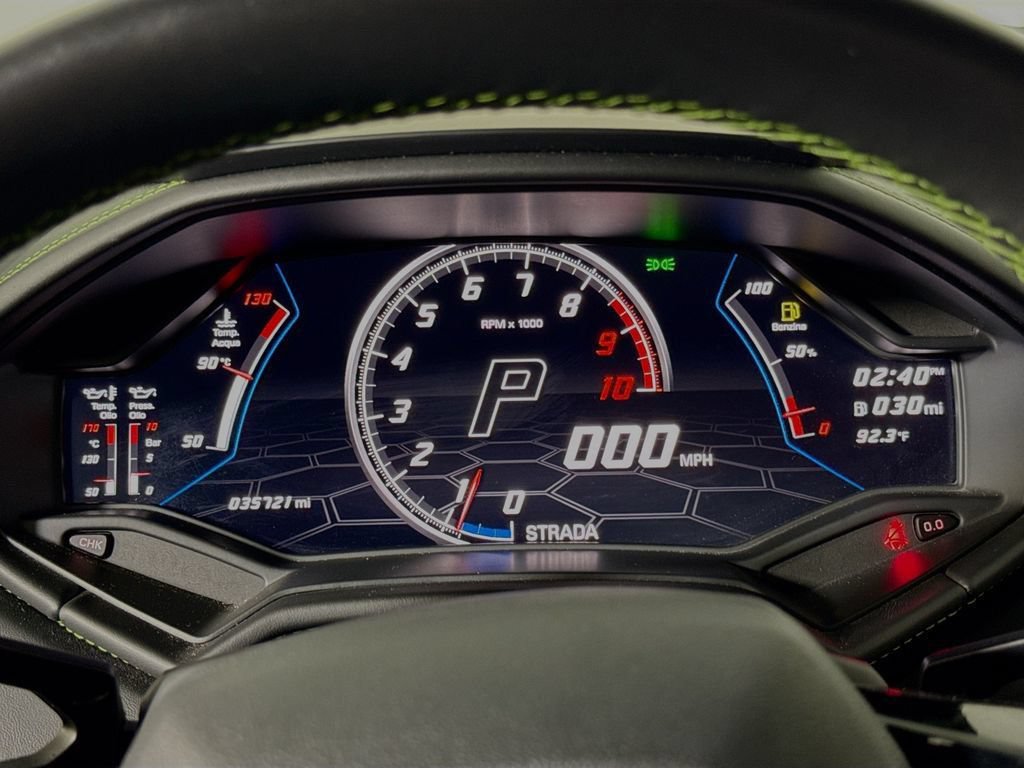 Used 2021 Lamborghini Huracan EVO RWD image 11