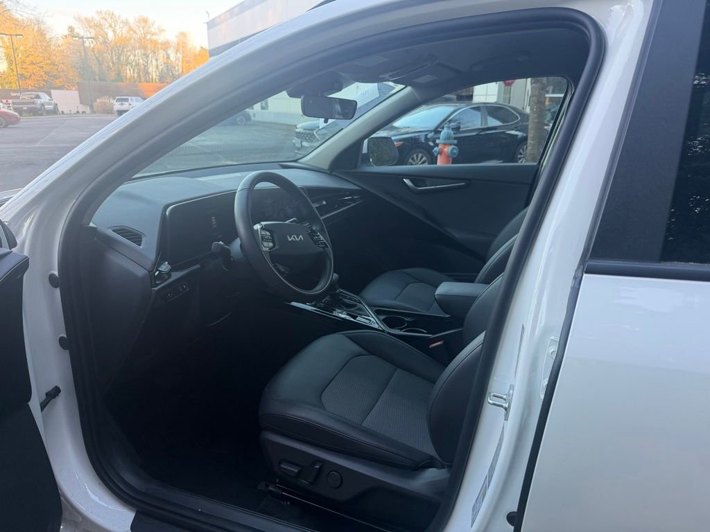 Certified 2025 Kia Niro EX image 10