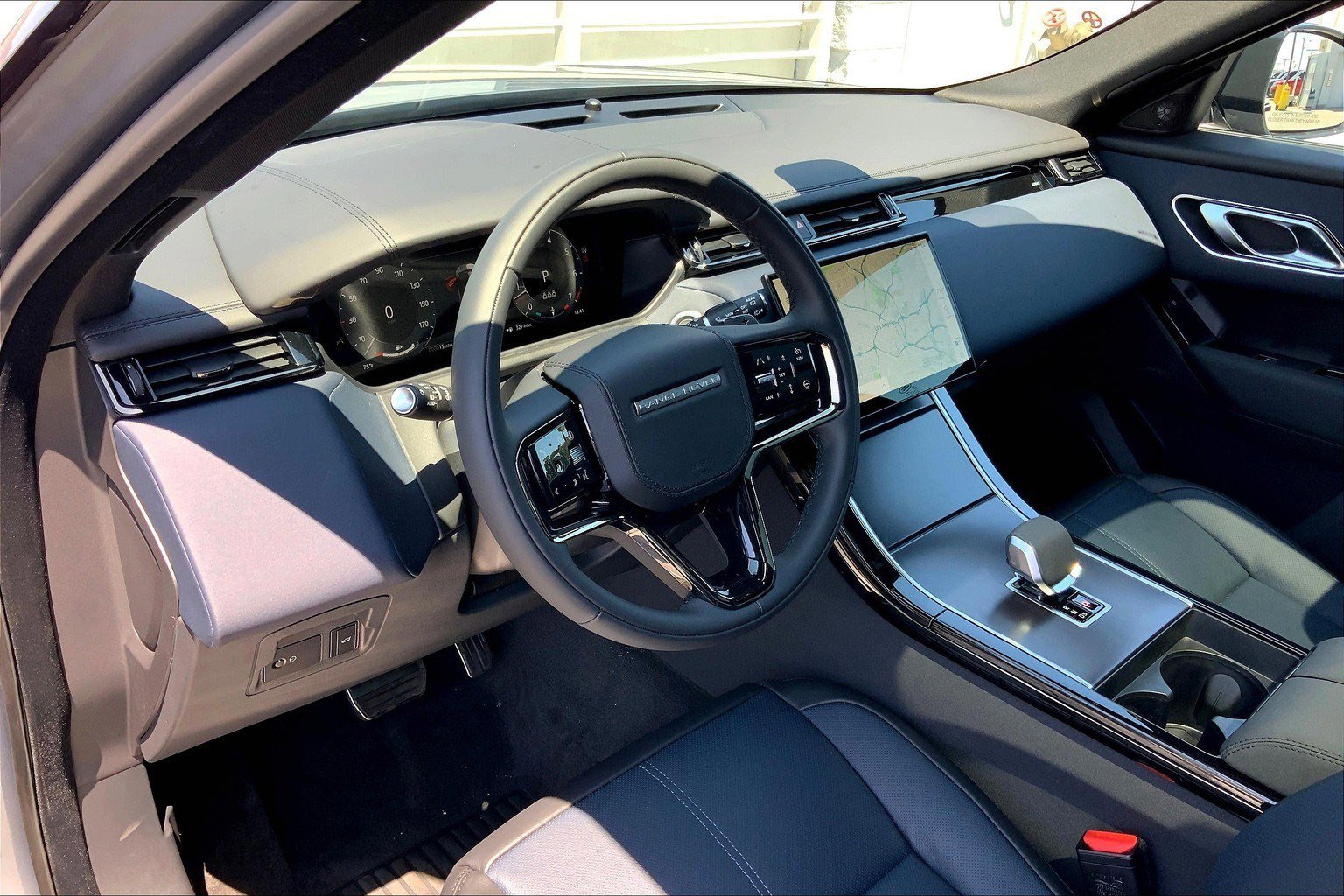 New 2026 Land Rover Range Rover Velar Dynamic SE image 5