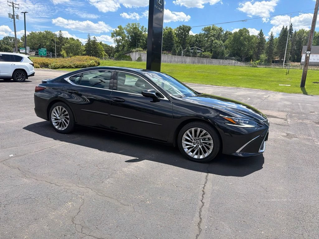 Used 2022 Lexus ES 350 Ultra Luxury w/ Accessory Package 2 FWD image 21