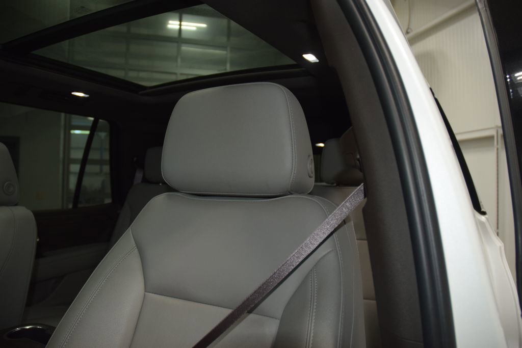 Used 2022 Chevrolet Tahoe LT w/ Luxury Package AWD/4WD image 40