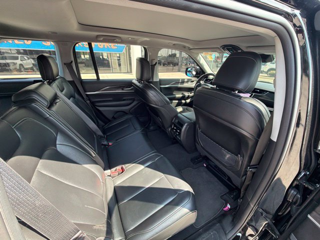 Used 2023 Jeep Grand Cherokee Limited AWD/4WD image 28