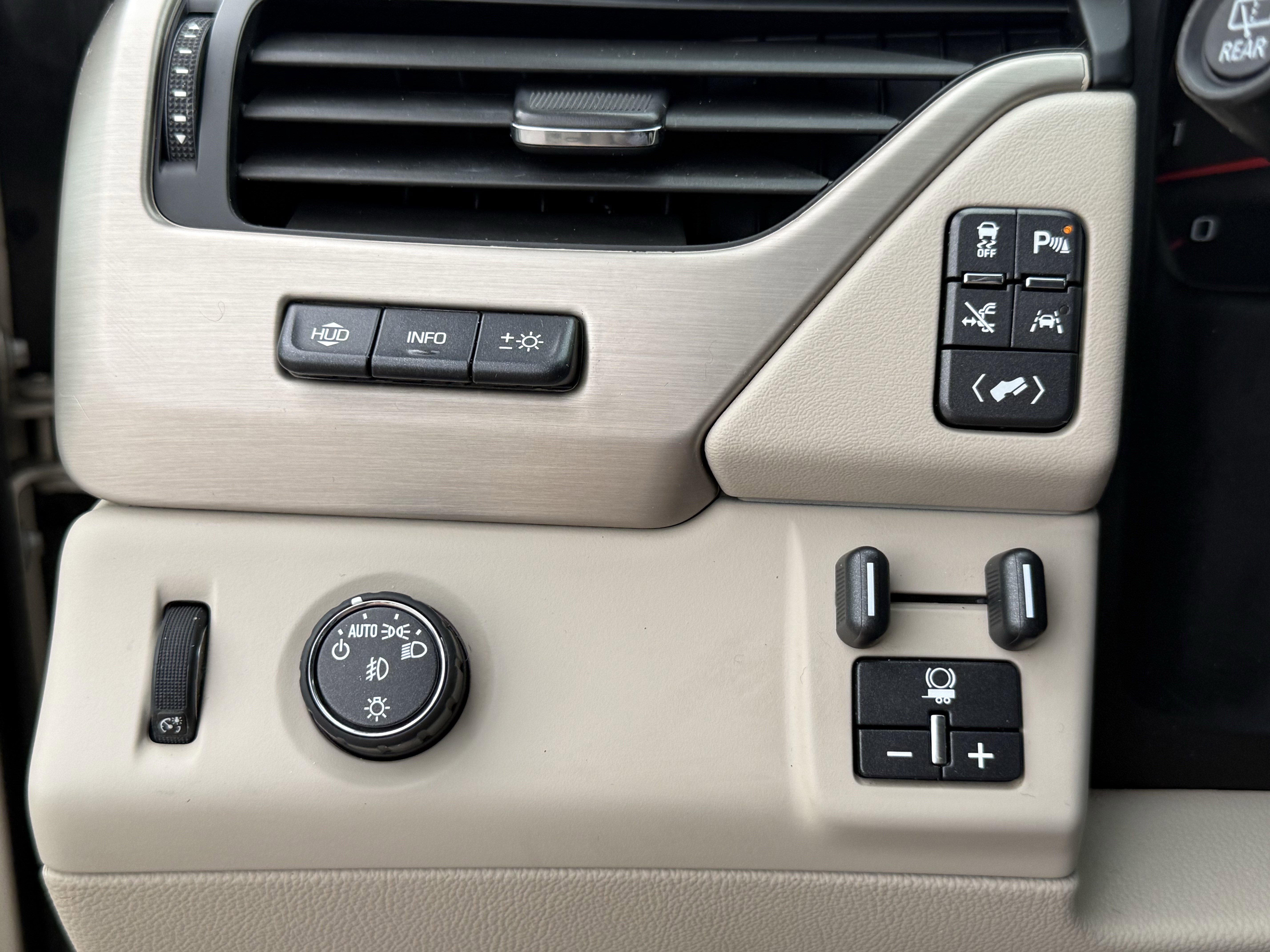 Used 2016 GMC Yukon XL Denali w/ Open Road Package image 25