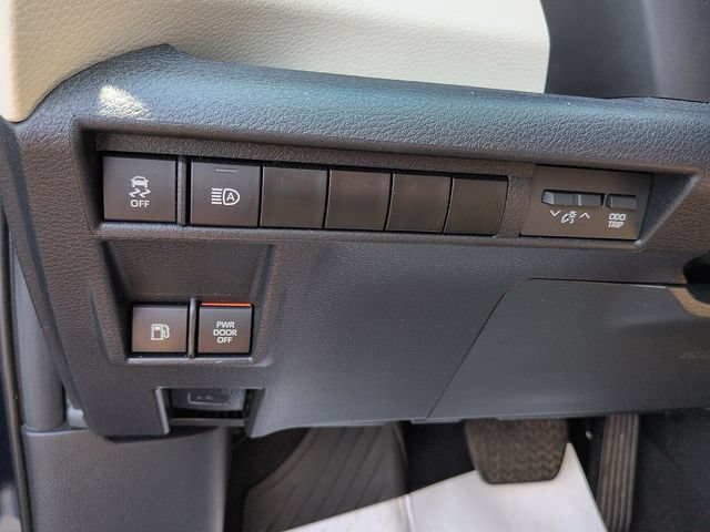 Certified 2023 Toyota Sienna Limited FWD image 19