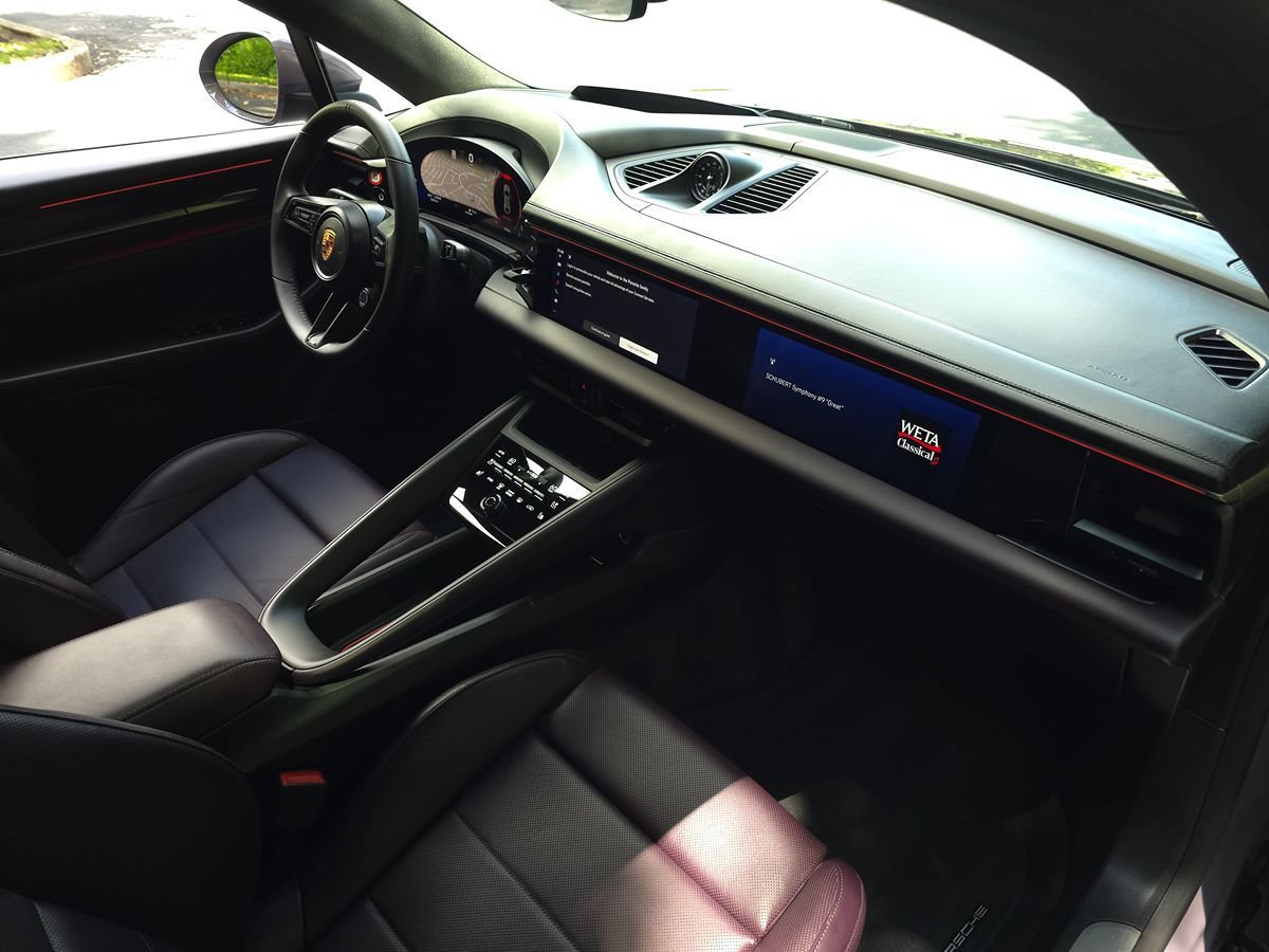 Used 2025 Porsche Macan 4 Electric AWD/4WD image 24