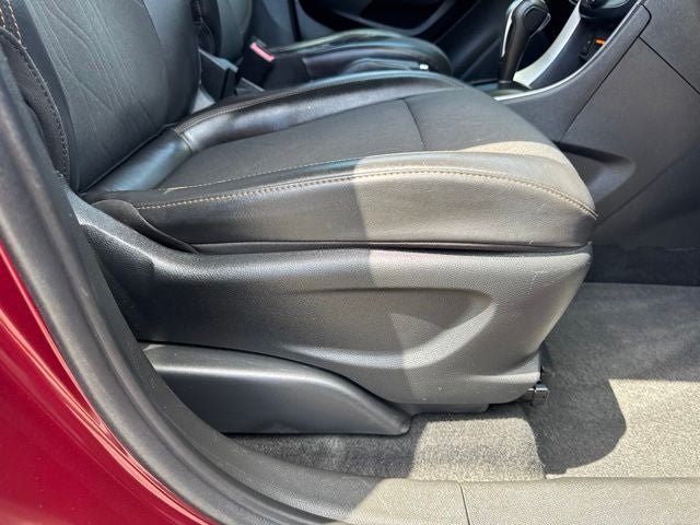 Used 2017 Chevrolet Trax LT w/ LT Convenience Package FWD image 29