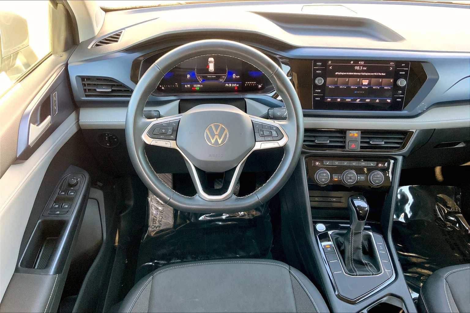 Used 2024 Volkswagen Taos SE image 5