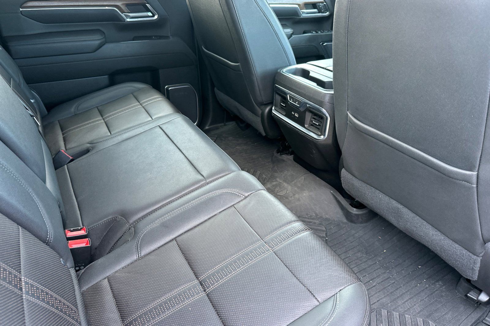 Used 2024 Chevrolet Silverado 2500 High Country w/ High Country Premium Package AWD/4WD image 18