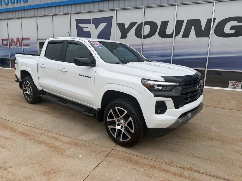 Used 2023 Chevrolet Colorado Z71 w/ Z71 Convenience Package 2 AWD/4WD image 2