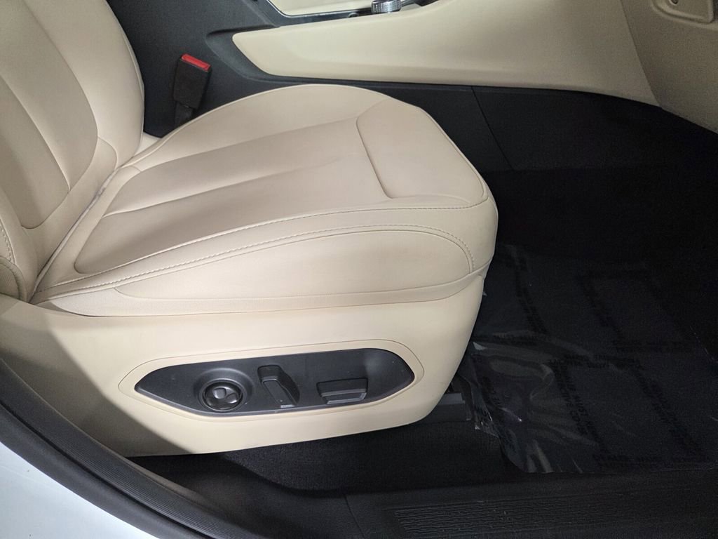 Certified 2025 Jeep Grand Cherokee Limited image 31