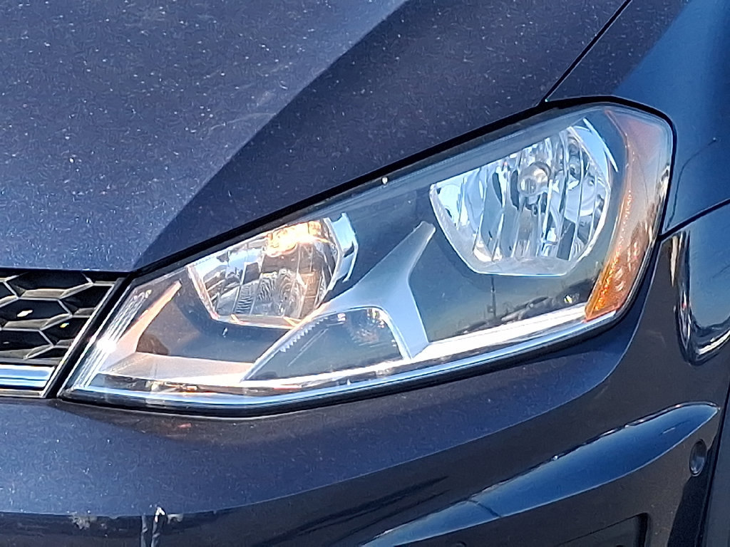 Used 2017 Volkswagen Golf Alltrack SE AWD/4WD image 10