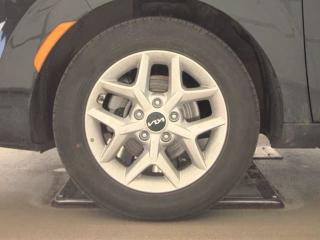 Used 2025 Kia Soul LX w/ LX Technology Package FWD image 18