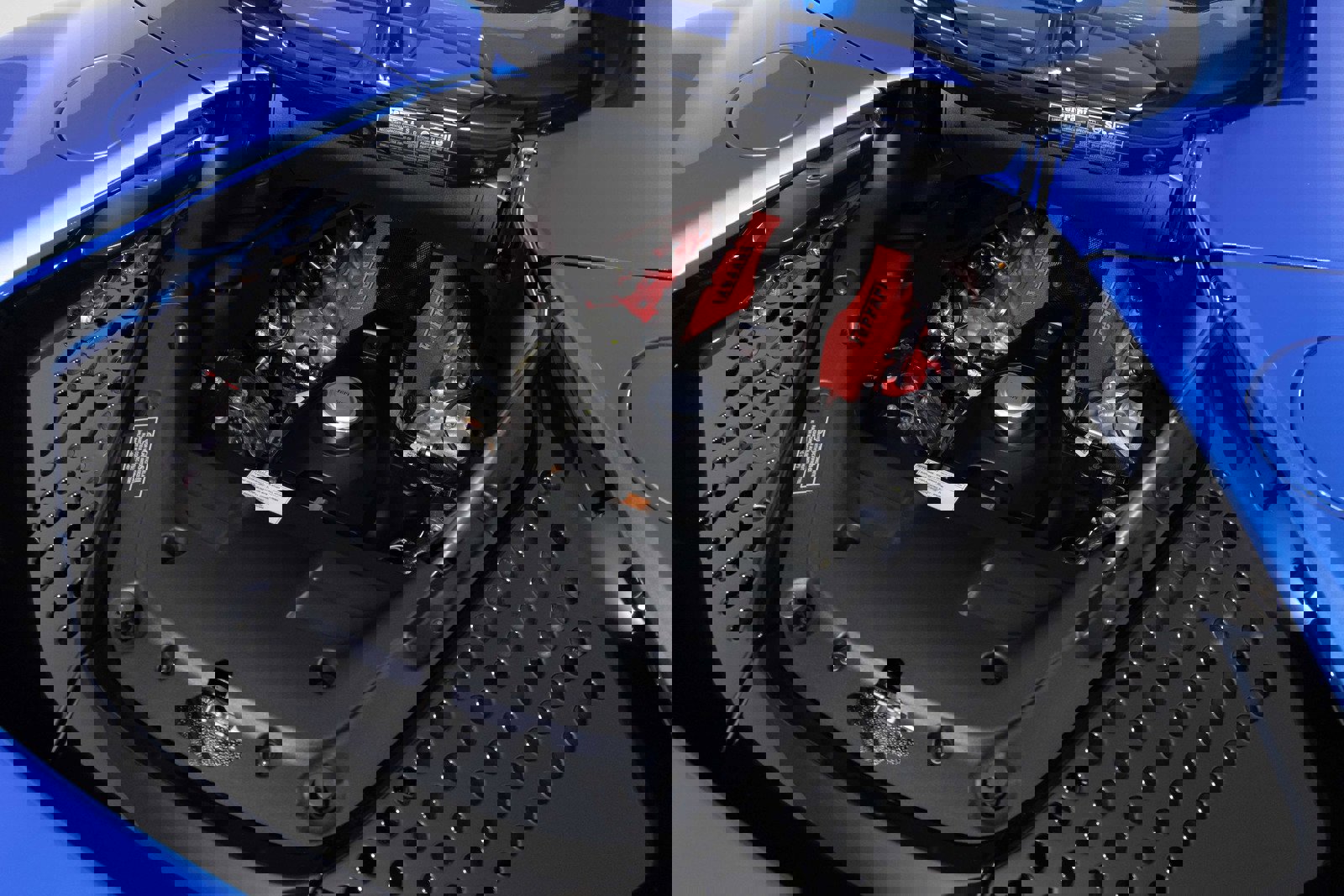 Used 2024 Ferrari SF90 Spider image 17