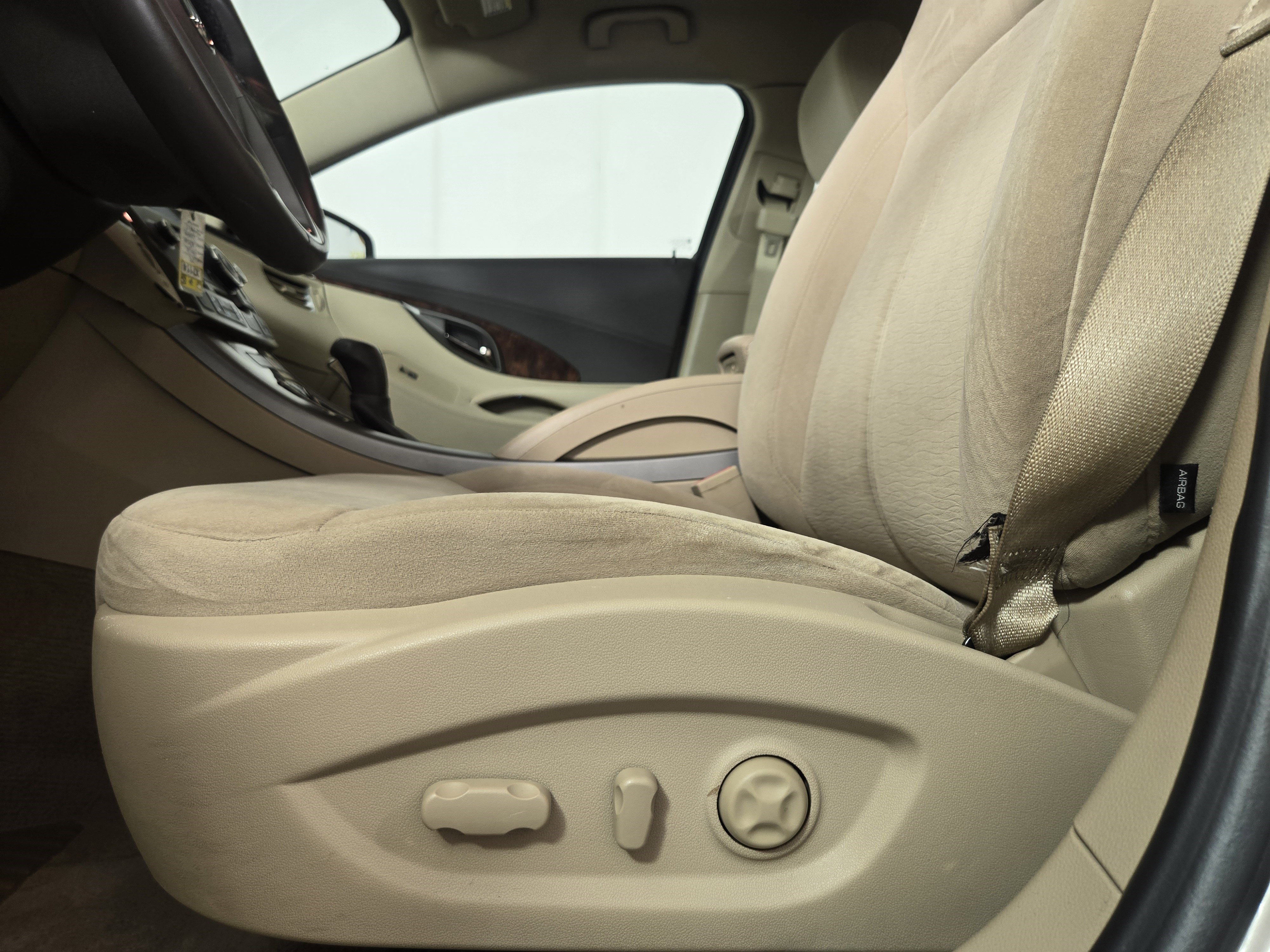 Used 2013 Buick LaCrosse image 28